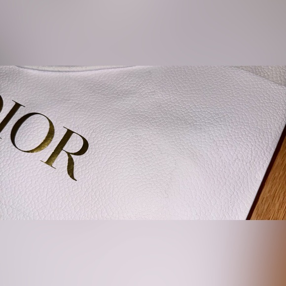 Dior white pebble shopping bags with ribbons and gold Dior stars - Picture 4 of 4